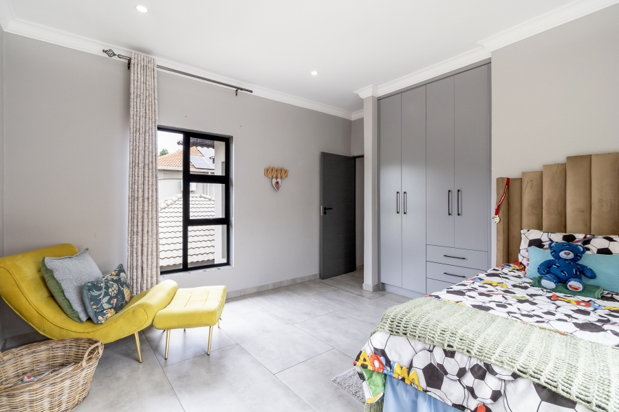 6 Bedroom Property for Sale in WestLake Country Safari Estate North West